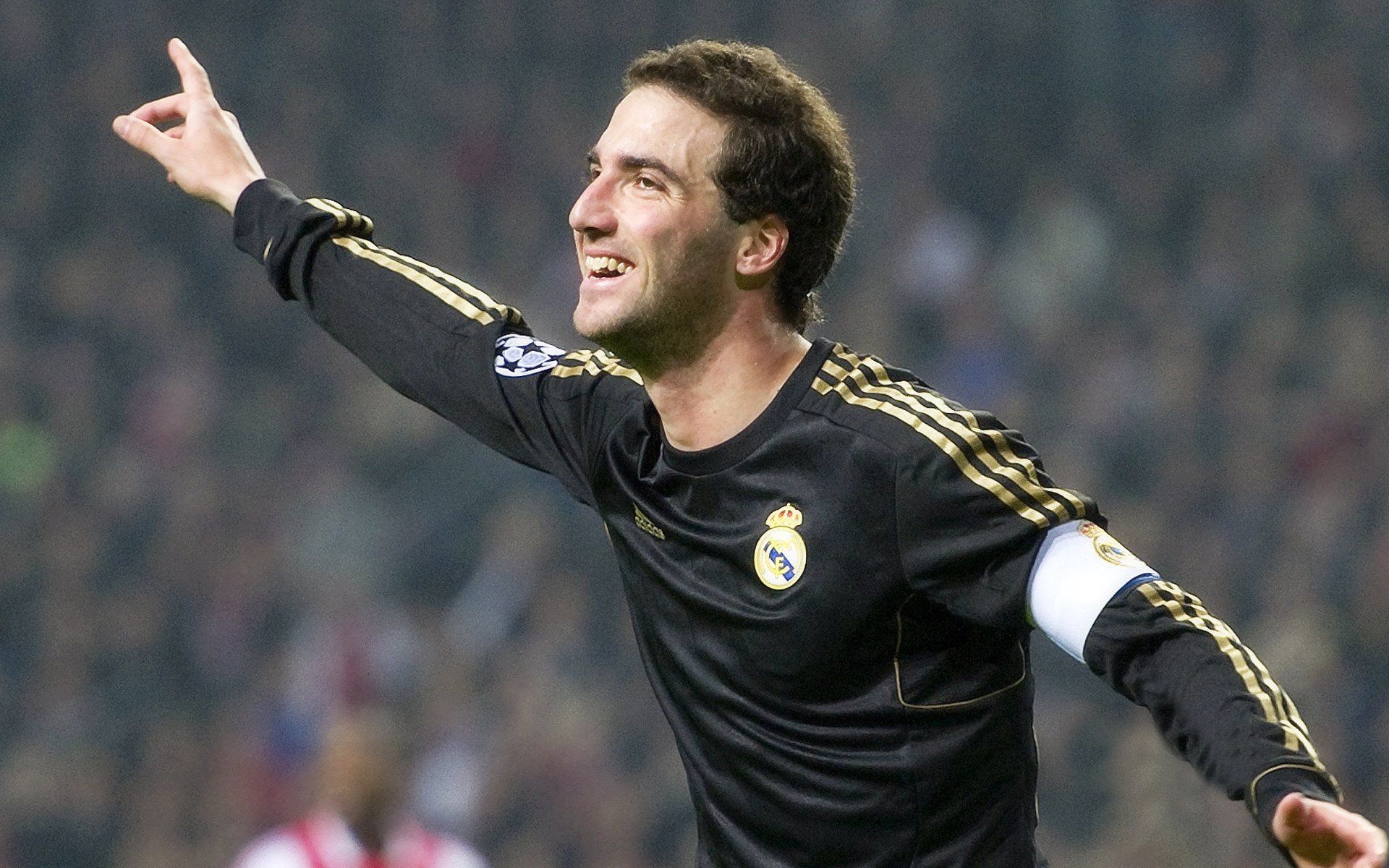 猛龙横扫雷霆，爱德华兹成为关键先生