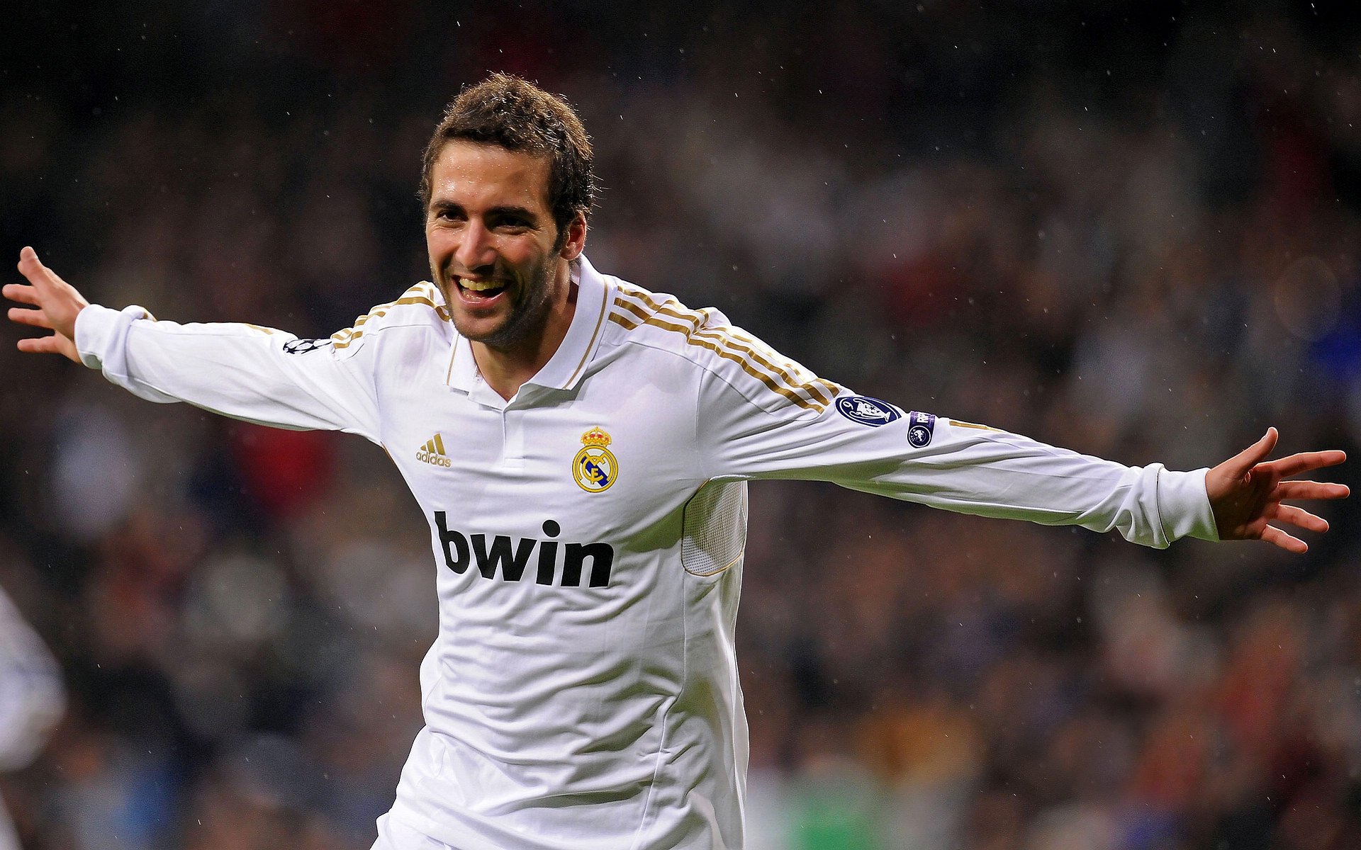 赛道与球场，双线焦点战背后的唯一性